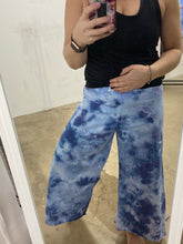 Load image into Gallery viewer, Relaxed Capri Pants